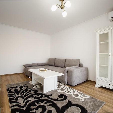 Bright & Elegant Central Apartment Oradea Ngoại thất bức ảnh